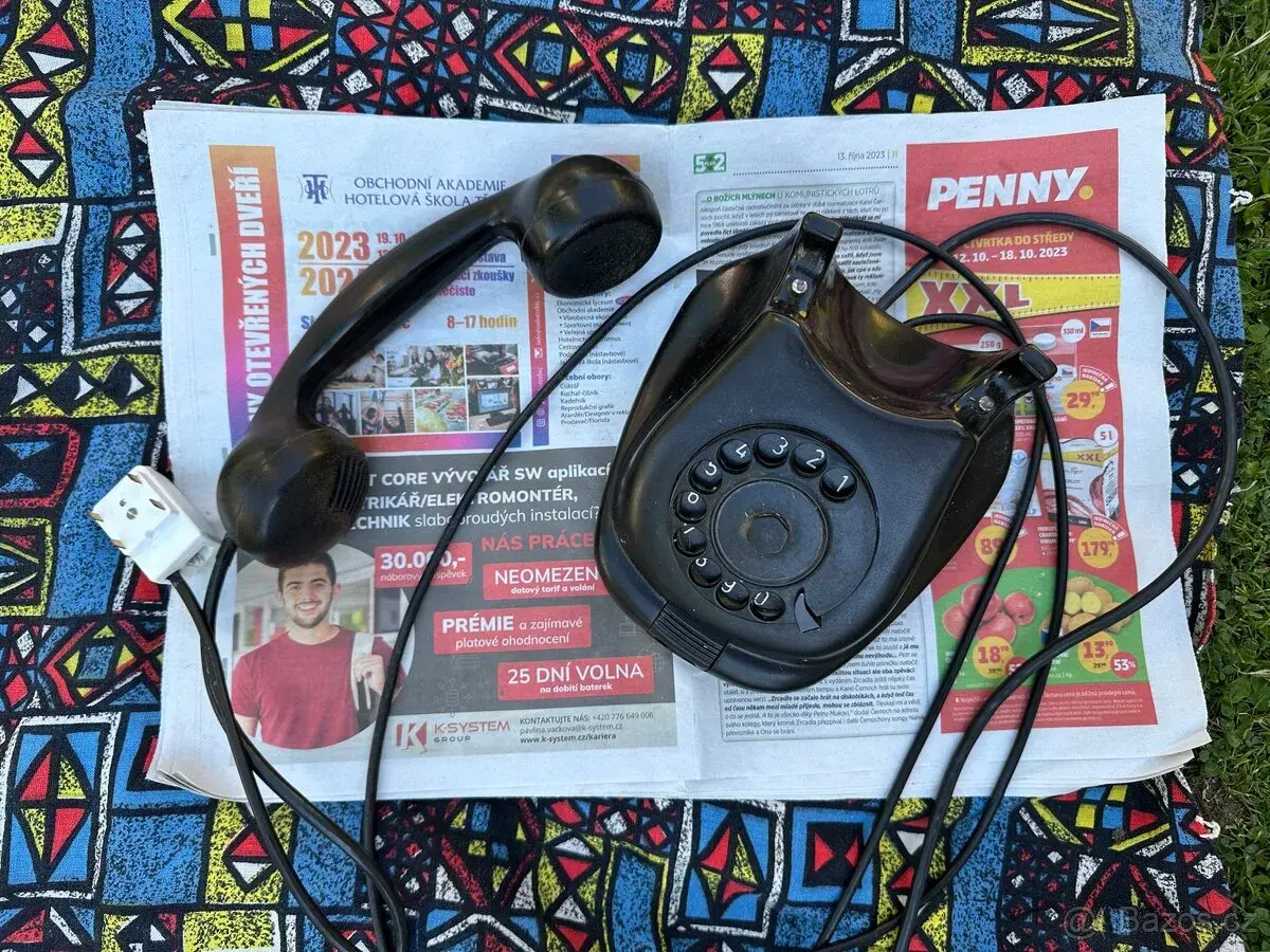 Stolní telefon Tesla