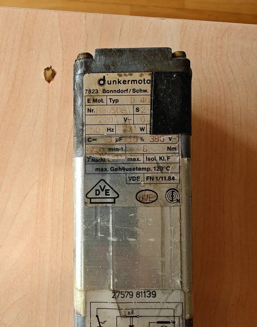 Motor s převodovkou 77W