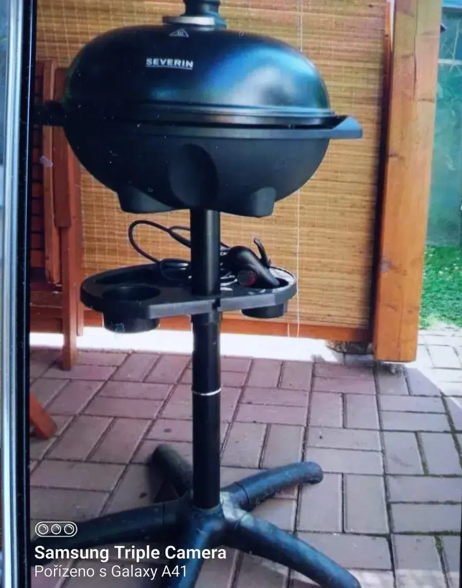 Zahradní elektrický gril