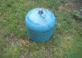 2 kg propan butanové bomby-bombu.