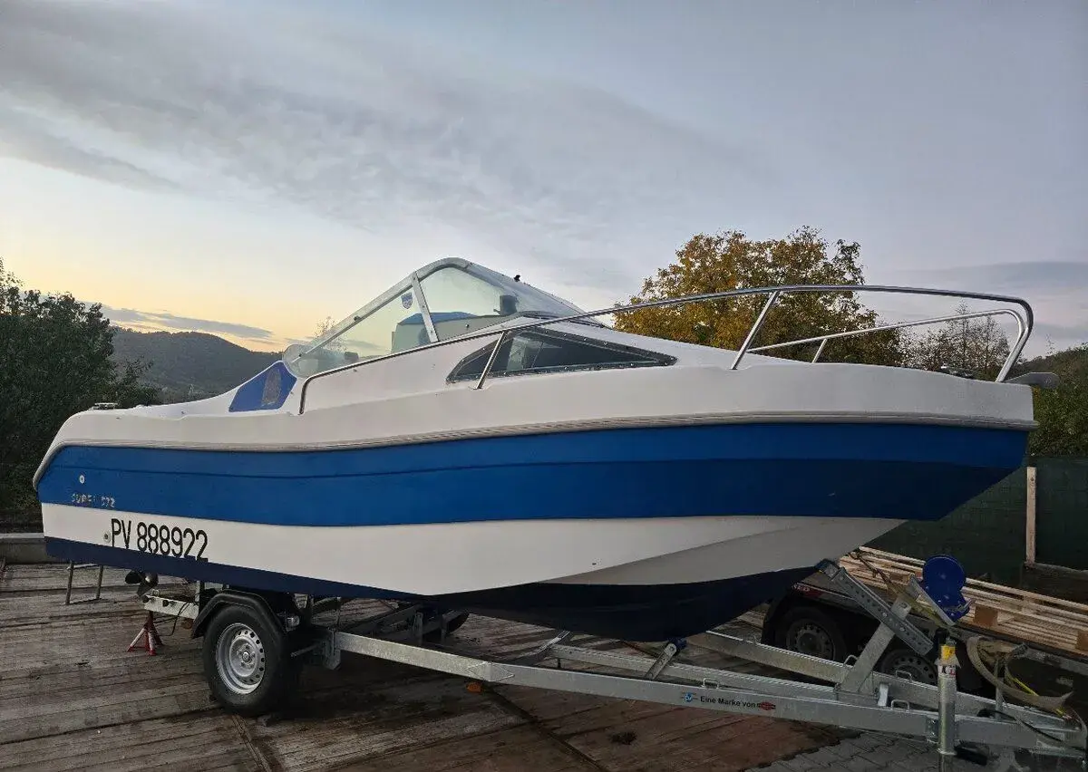 Kajutova lod 5.7x2.3m, motor, vlek
