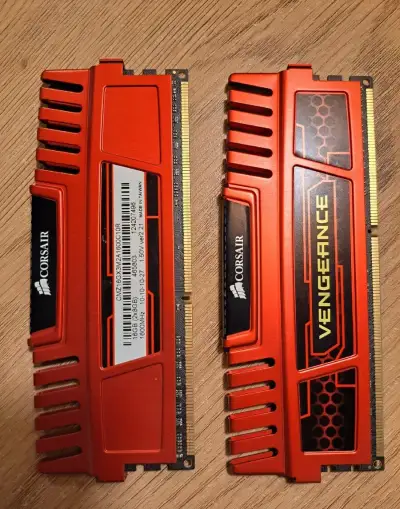 Corsair Vengeance 16 GB (kit 2× 8 GB) DDR3 1600 MHz CL10