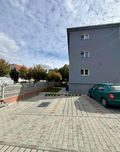 Pronájem parkovacího stání - Božkovská ulice