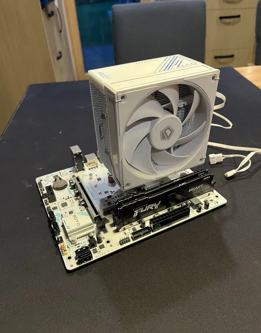 Pc komponenty - 7 5700X | 32G | 1,5t