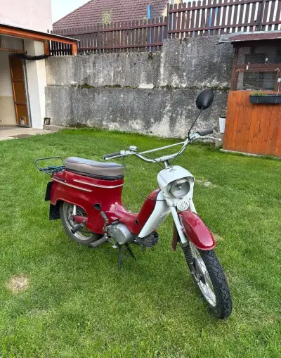 Jawa 21 s TP a mnoho náhradních dílů.