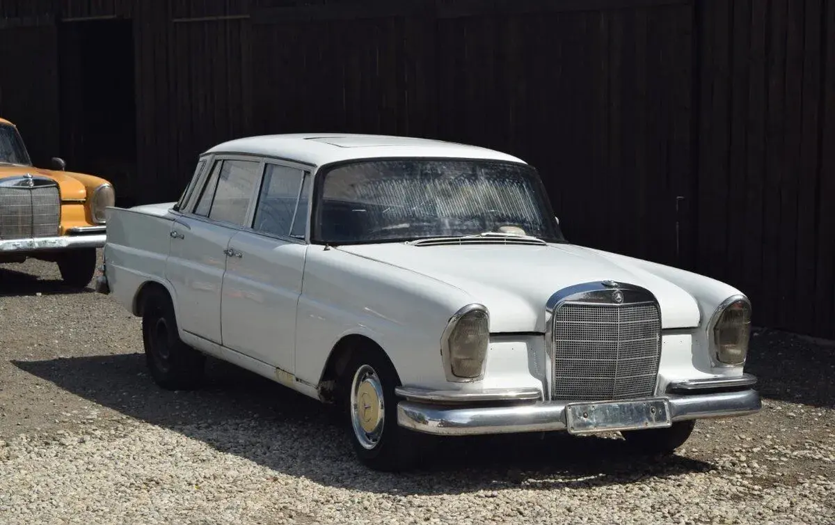 Mercedes-Benz W111