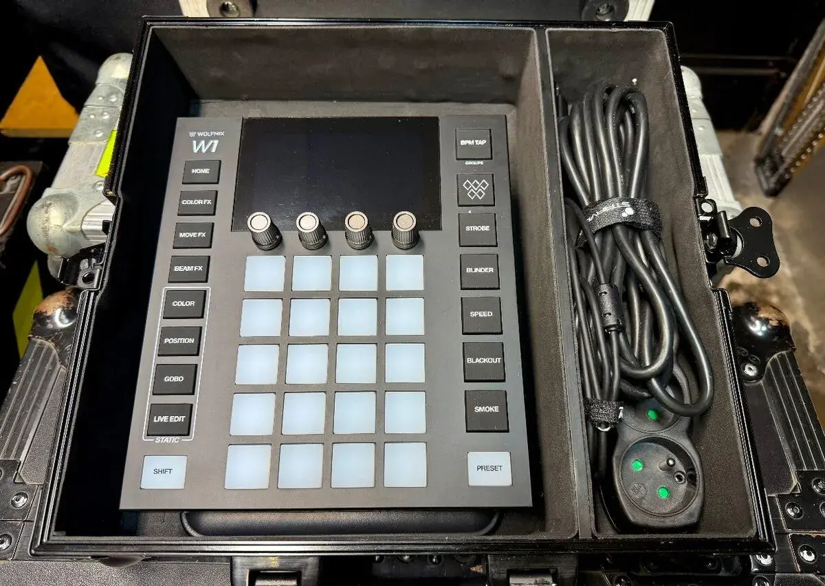 Wolfmix W1 MK3, profi case, polohovaci Vesa stojánek