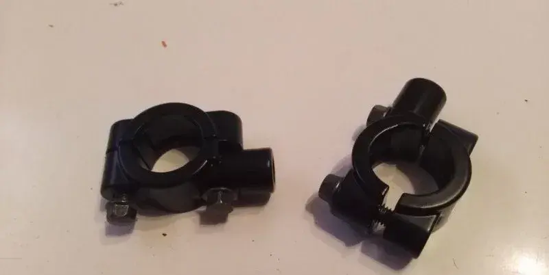 Držák zrcátek na řídítka motorka, čtyřkolka