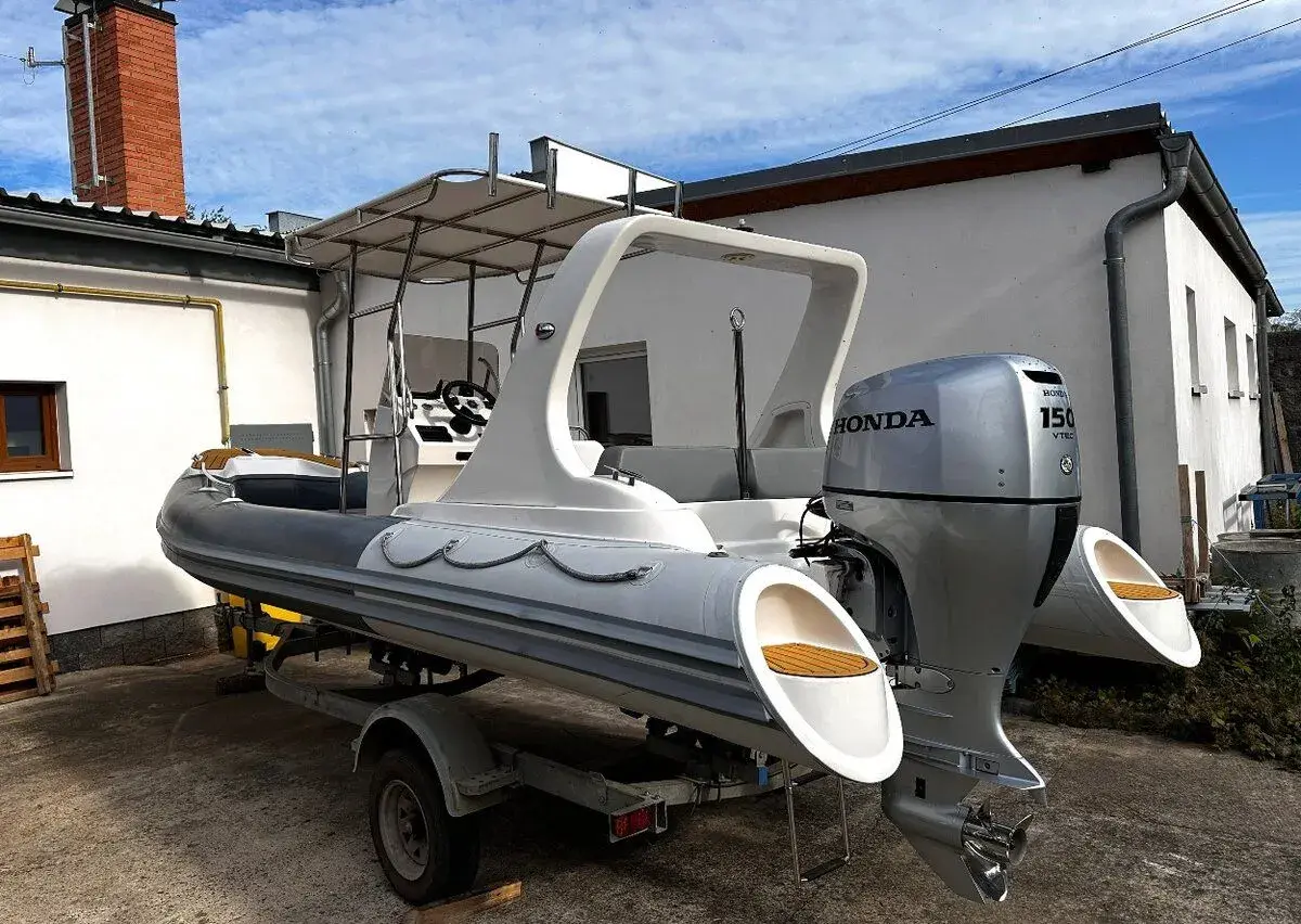 Motorový člun RIB 620 + motor HONDA 150 HP ( 0 Mth )