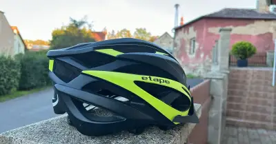 Helmu na kolo zn. Etape