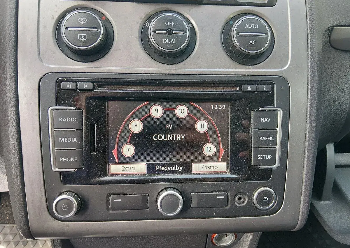 Autorádio vw touran s navigací