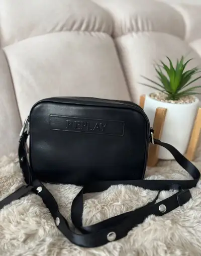Kabelka Crossbody Replay