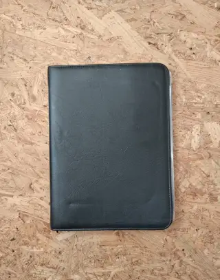 Kožené pouzdro na tiskoviny