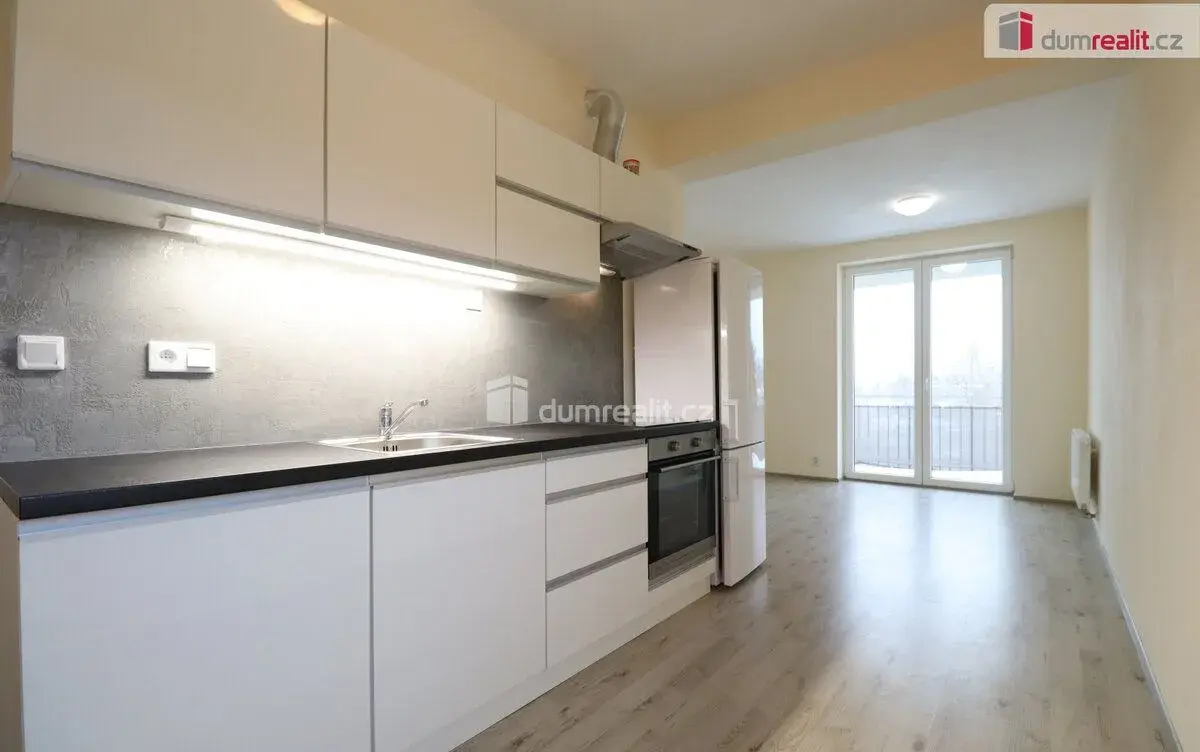Pronájem bytu 2+kk s balkonem v Nové Roli