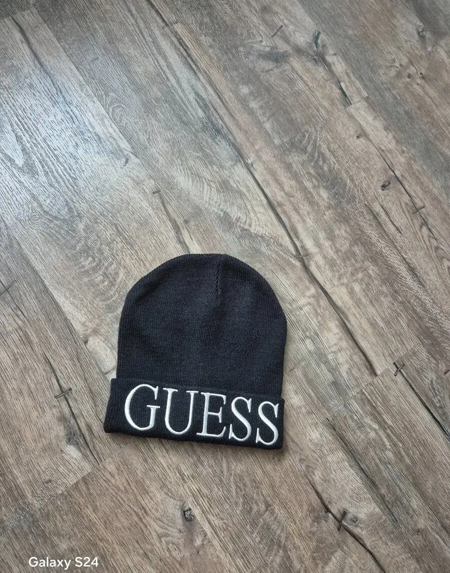 Čepice Guess