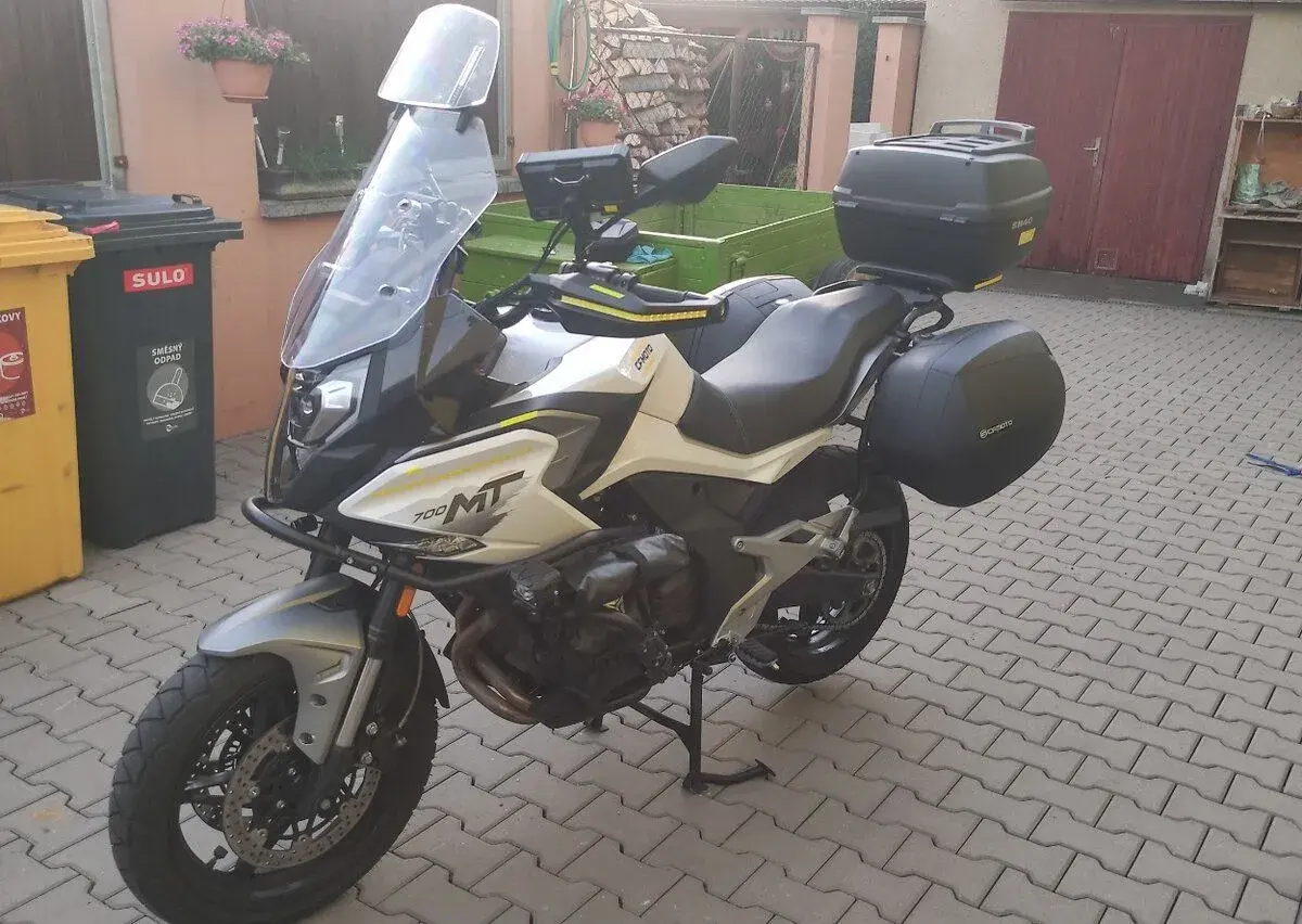 CF moto700 MT
