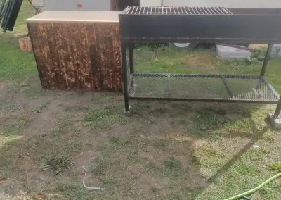 🔥 MASIVNÍ GRIL + PRACOVNÍ STŮL – RUČNÍ VÝROBA 🔥