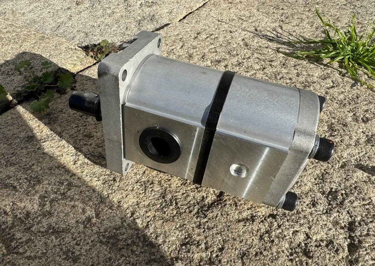 Hydraulické čerpadlo - tandemové ke štípacímu poloautomatu