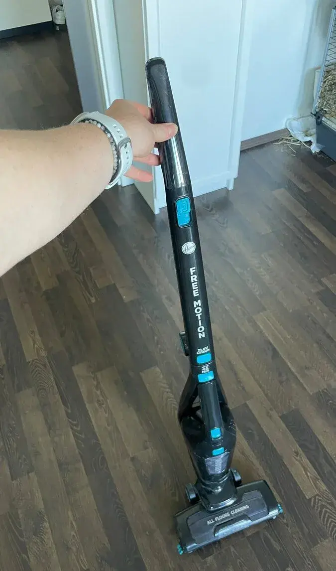 Aku tyčový vysavač HOOVER Freemotion FM216LI 011