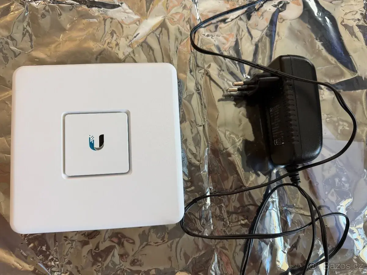 Ubiquiti UniFi Security Gateway (USG)