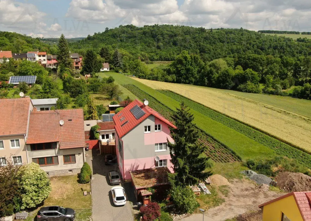 dům na bydlení nebo podnikání s bazénem, vybaven.