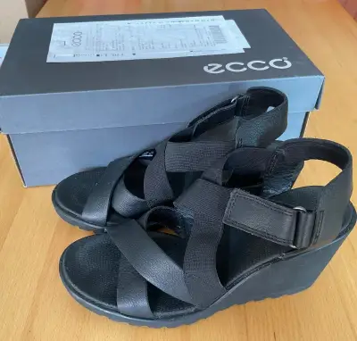 NOVÉ- sandálky Ecco- 37