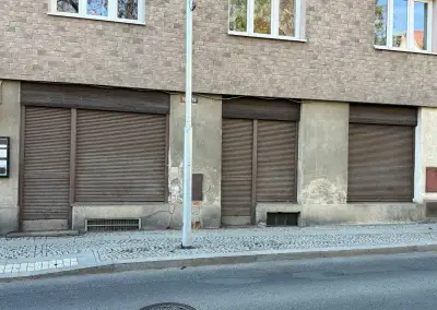 Mnichovice - Pronájem obchodního prostoru 52 m² - výlohy