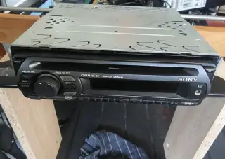 Autorádio Sony s AUX (MP3, 45Wx4) + rámeček