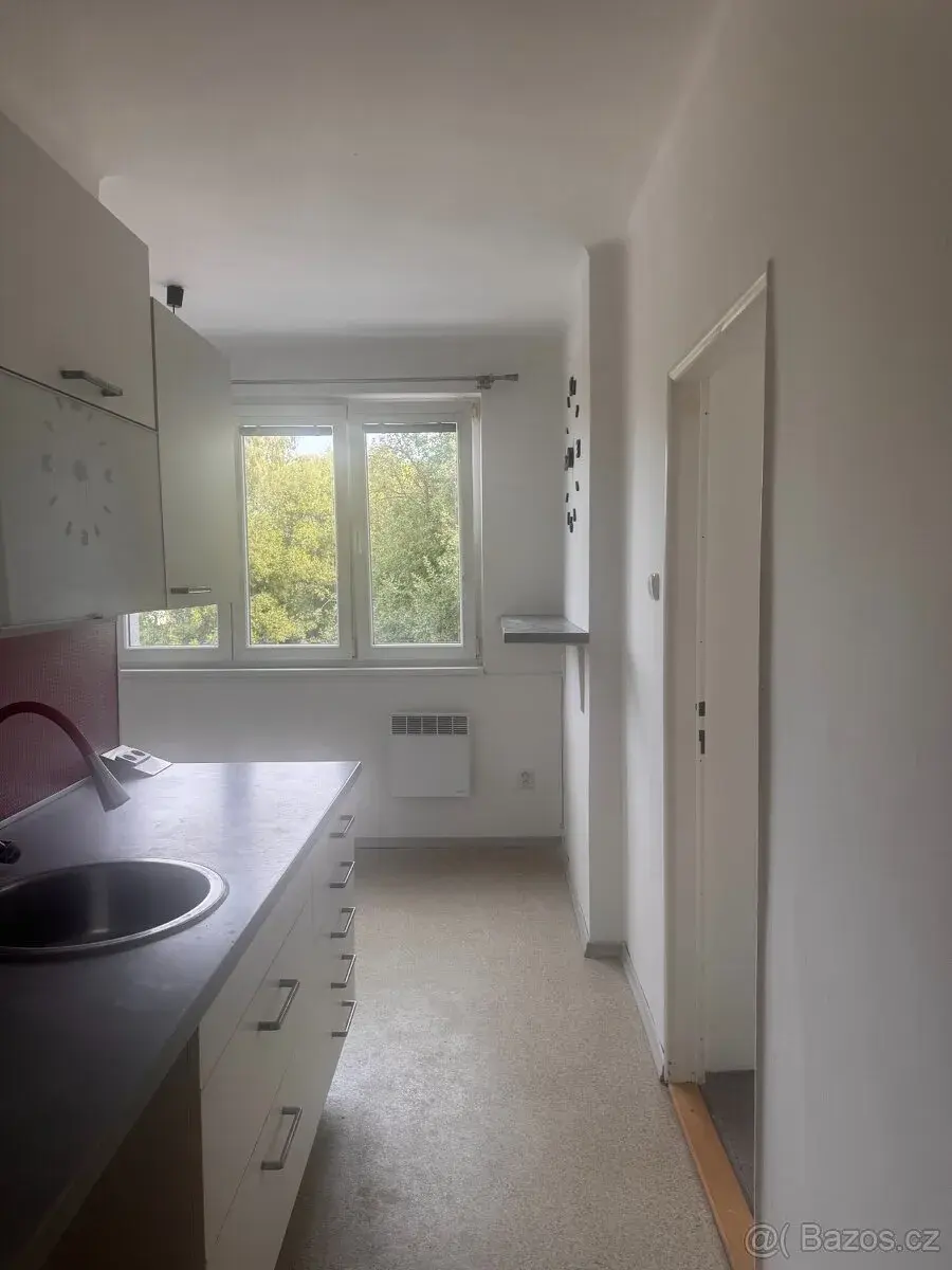 Pronájem zděného bytu 3+1 s balkonem, Tábor - Blanické předm