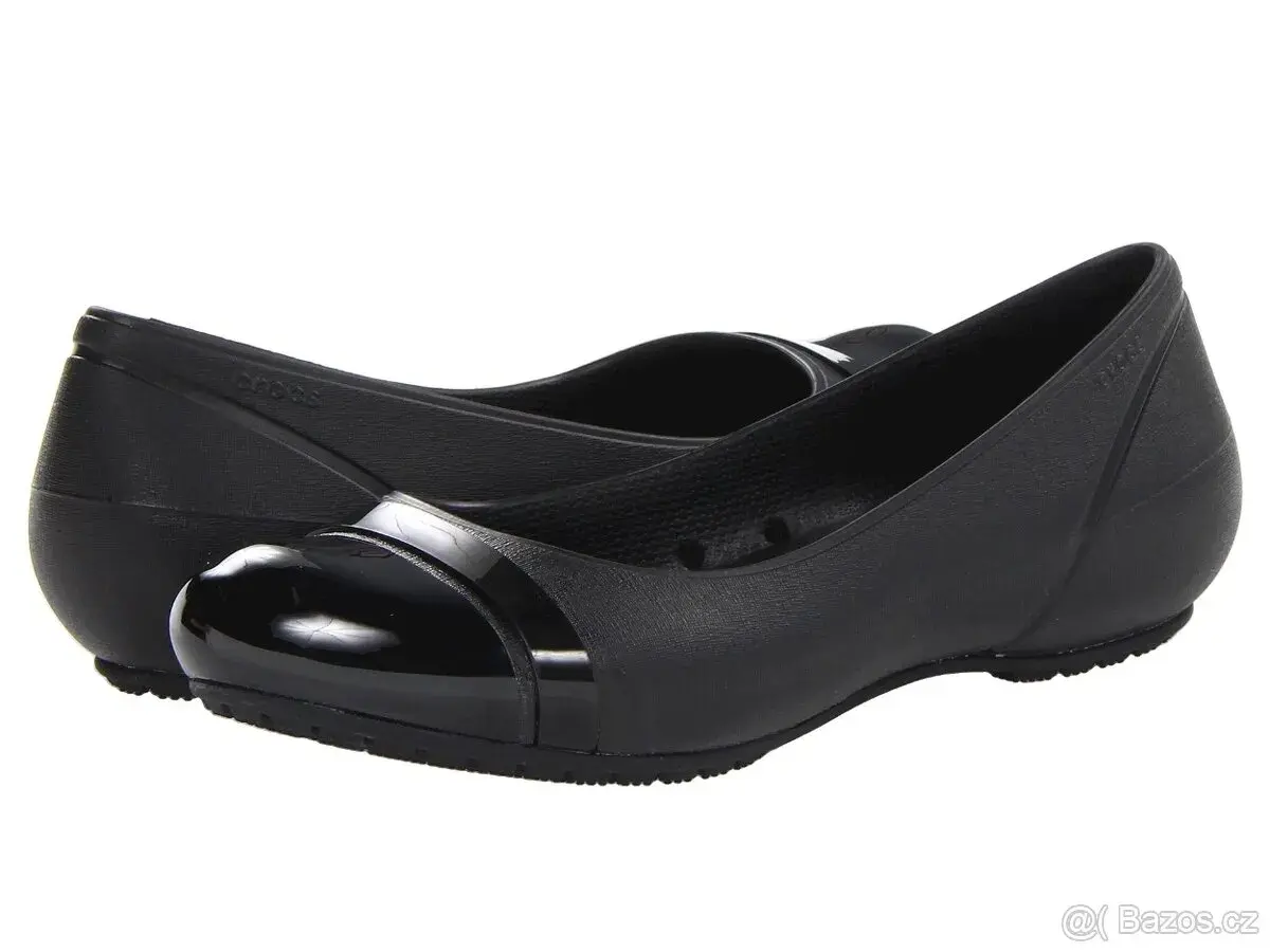 Černé baleríny s lakovanou špičkou CROCS CAP TOE FLAT 38-W8