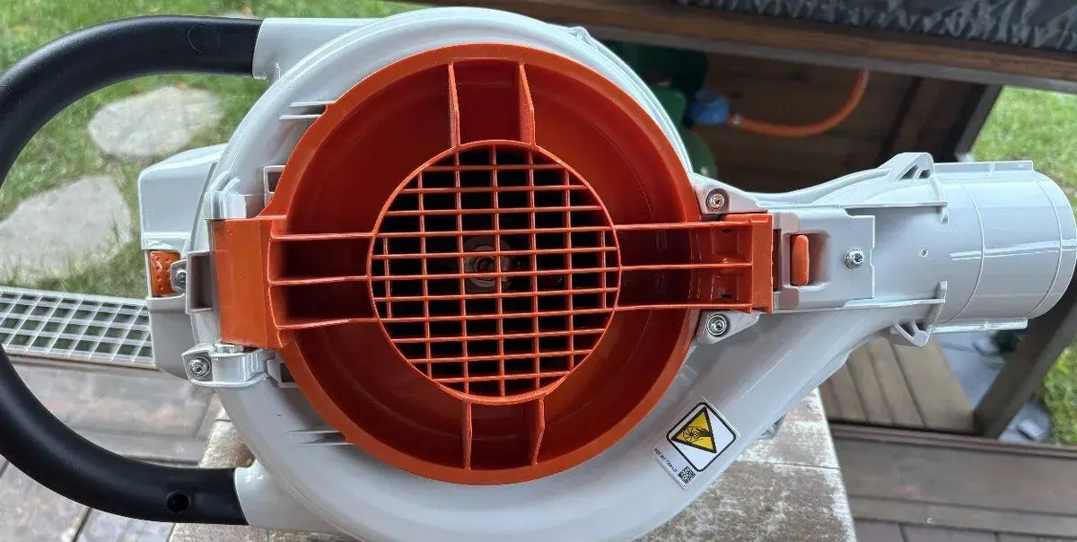 Stihl SHA 56 AKU foukač a vysavač