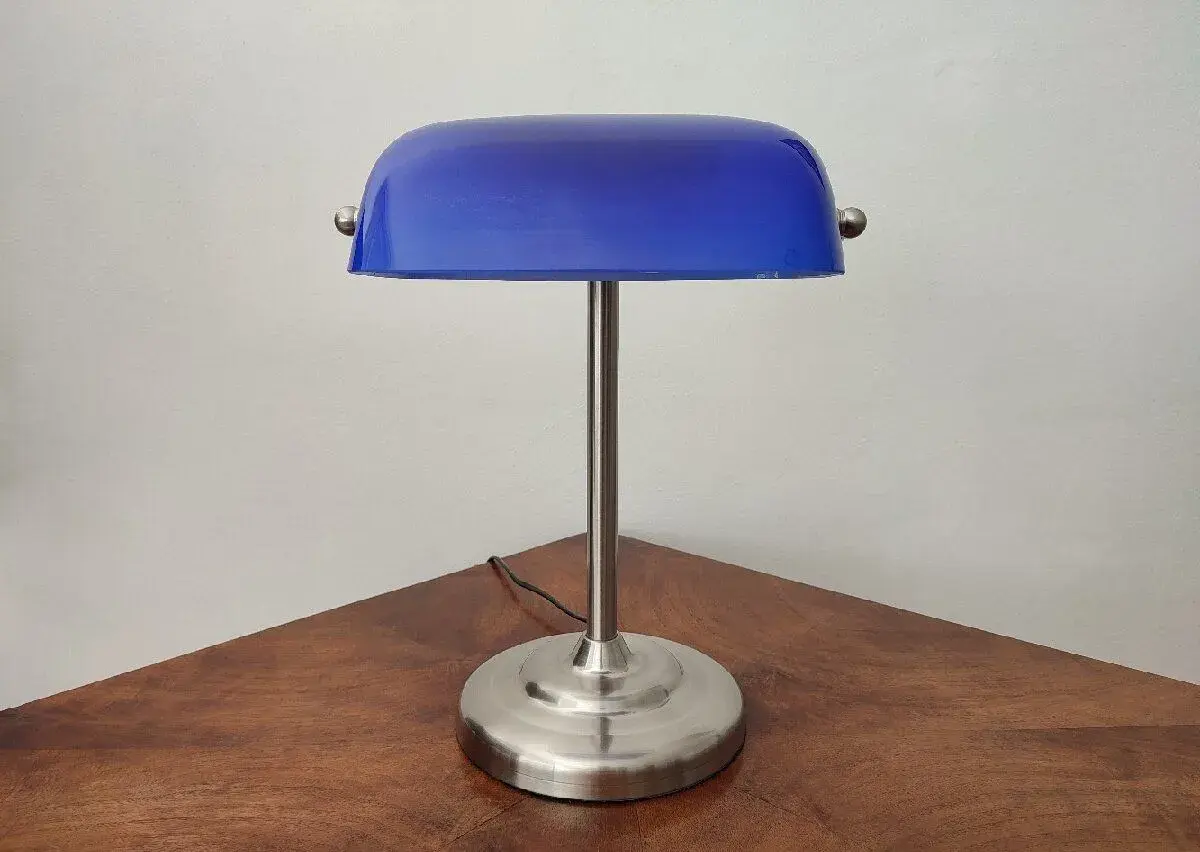 VZÁCNÁ STOLNÍ LAMPA, BANKÉŘKA.