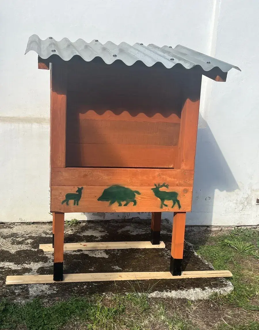 Krmítka, zásobník , krmelce