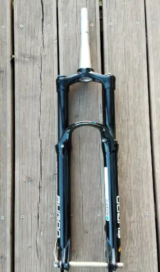 Suntour Auron 35 mm vzdvih 150 mm 29" kolo