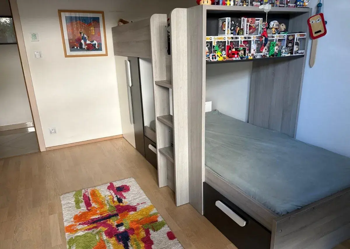 Dvoupatrova postel + matrace x2