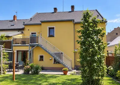 Pronájem zařízeného bytu 2+kk, s terasou – Kladno