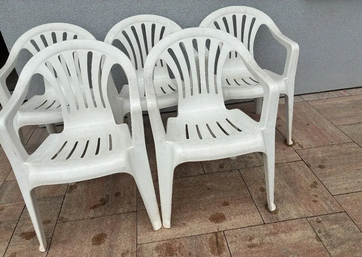 Bílé zahradní plastové židle Resina – 4 kusy
