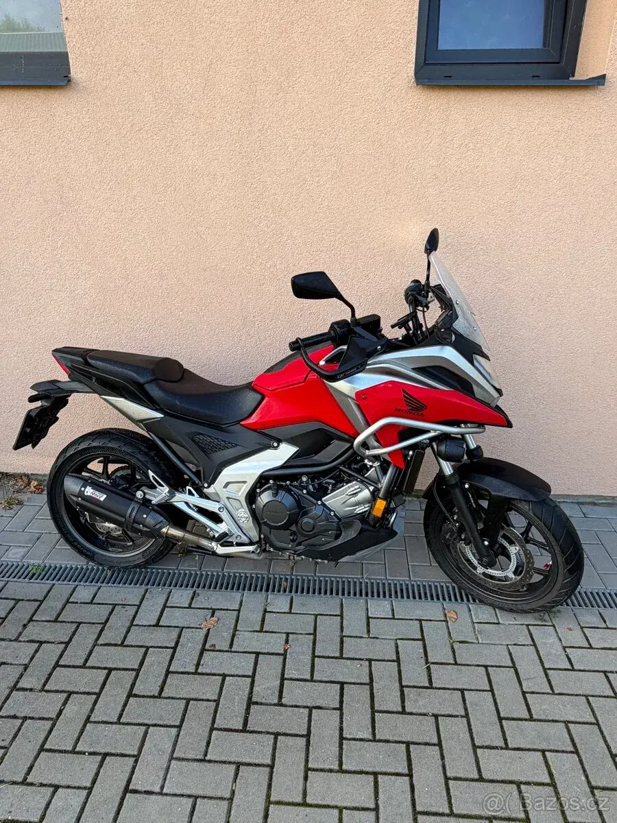 Honda NC 750X, r. 2022 – pouze 5 700 km