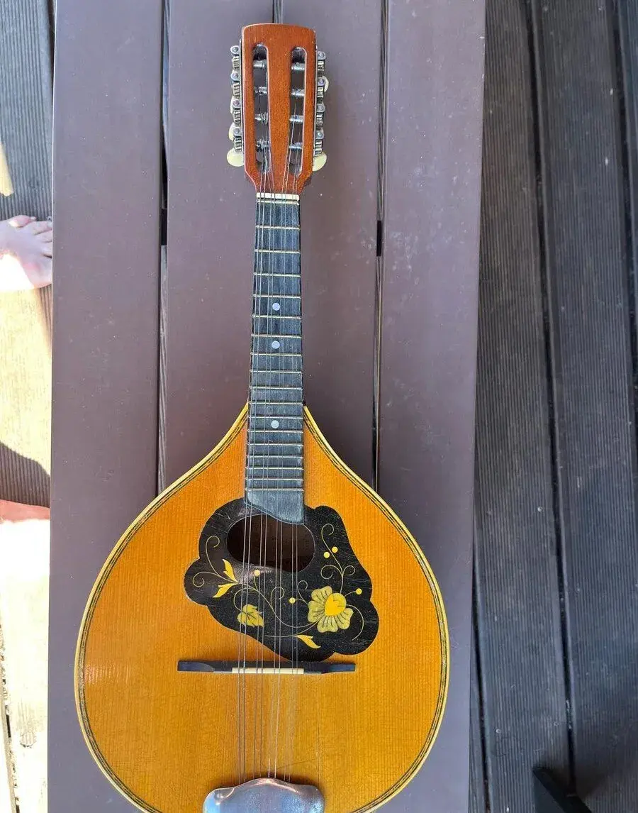 Starožitnou mandolínu CREMONA Luby, model HS VII
