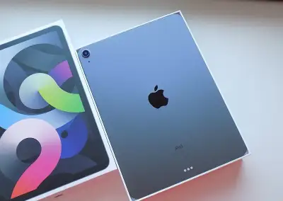 Apple iPad Air 4 10,9" 64GB Wi-Fi Vesmírně šedý - ZÁRUKA