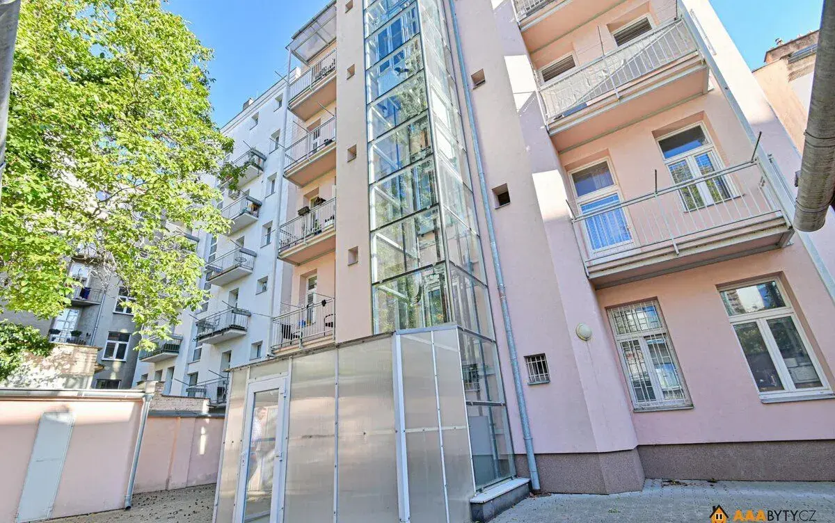 Prodej bytu 2+kk v centru Brna, 34 m2 plus balkon a sklep
