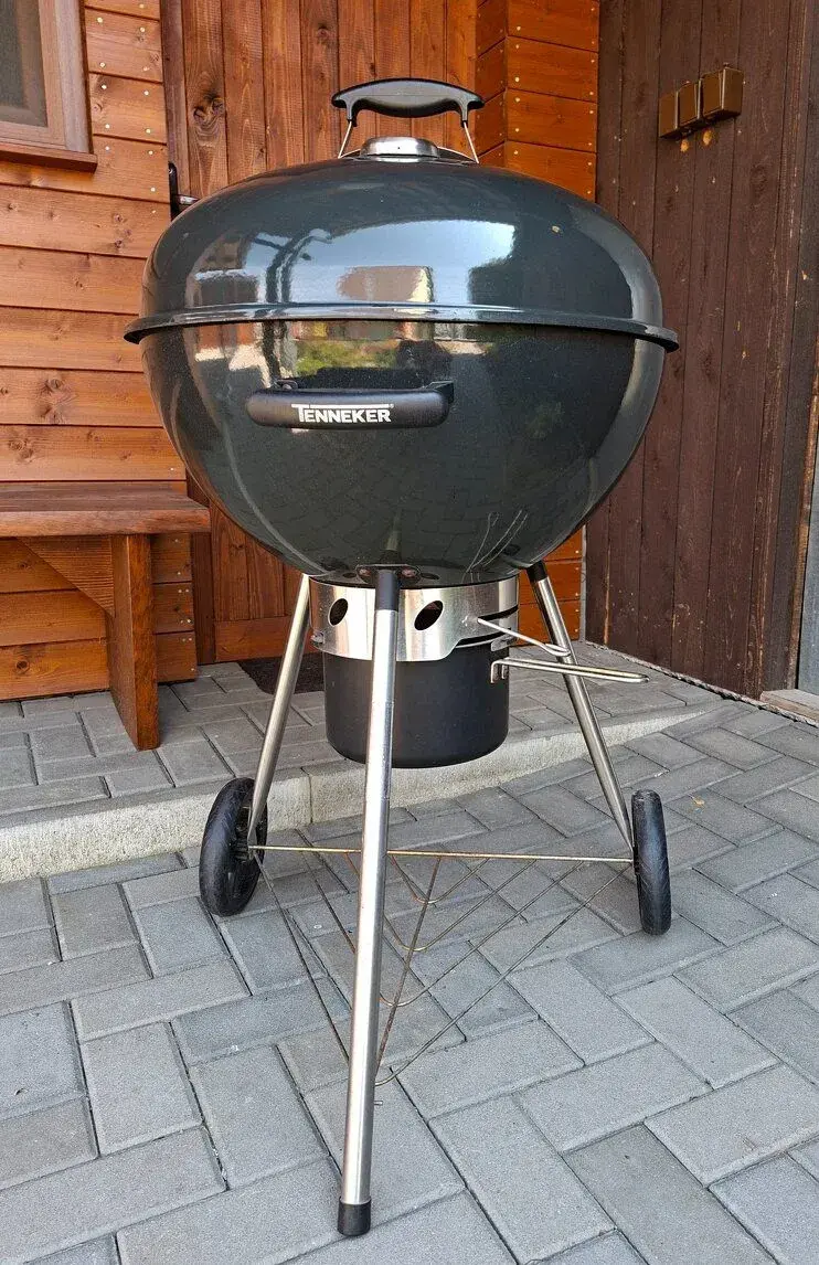 Gril TENNEKER na dřevěné uhlí