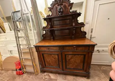 Řezbovaný novorenesanční příborník s nástavcem 150,5 cm