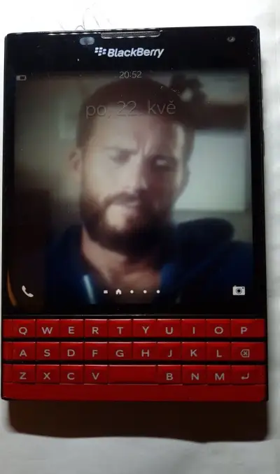 BlackBerry Passport RED Edition email klient