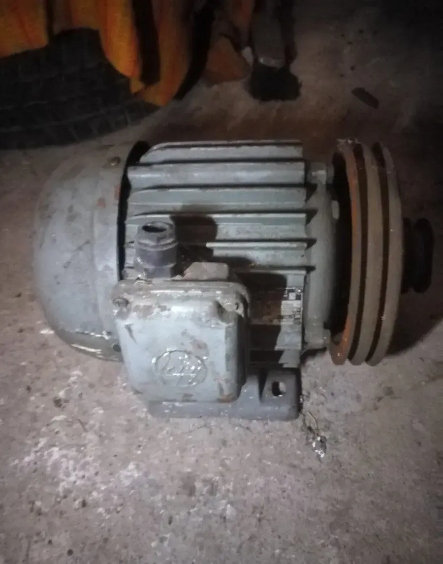 Motor 1,1 Kw 940 otáček za minutu 380/220 Vatů