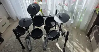 Elektronické bicí Alesis Nitro – výborný stav