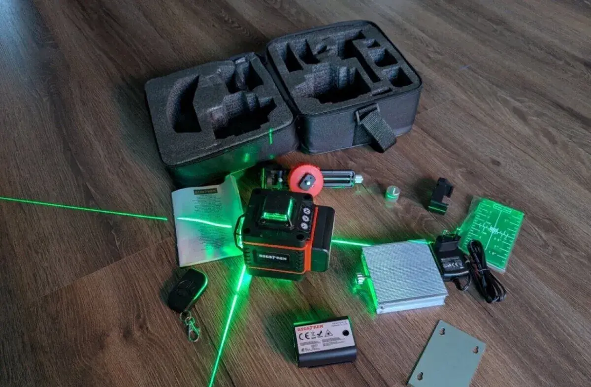 Samonivelační laser 4x360° 16 linií + DÁLKOVÉ OVLÁDÁNÍ