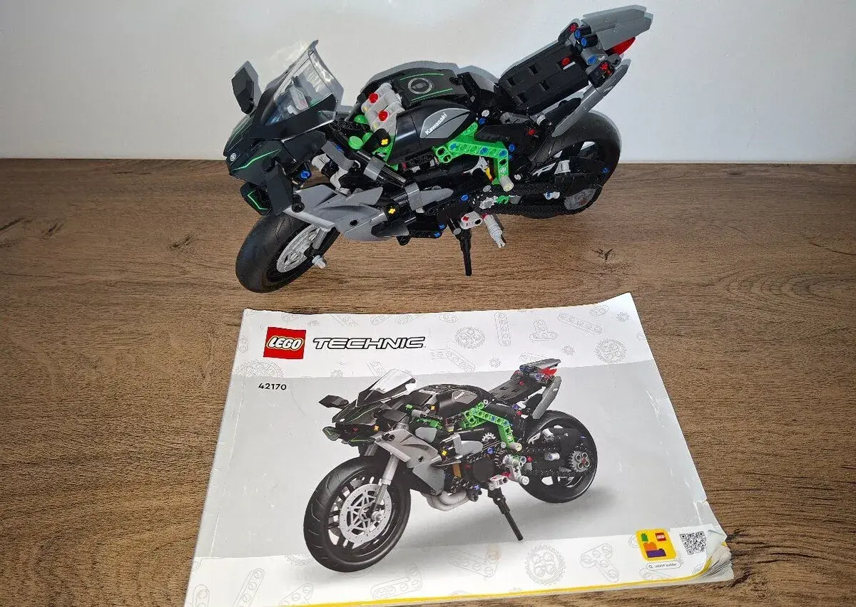 LEGO 42170 Kawasaki Ninja H2R