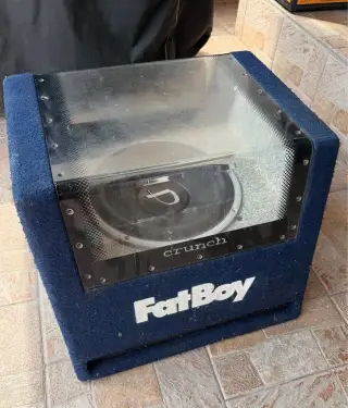 Subwoofer v boxu