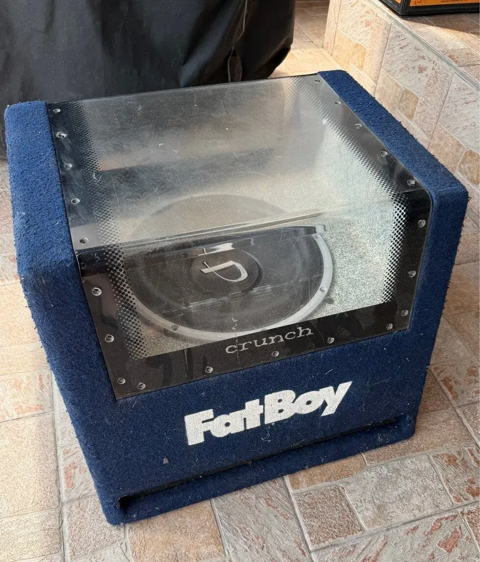 Subwoofer v boxu